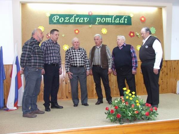 Na Sromljah pozdravili pomlad